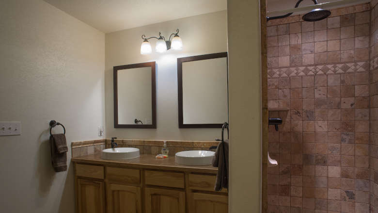 Founders Cabin Brownell Suites Pete Suite Bathroom